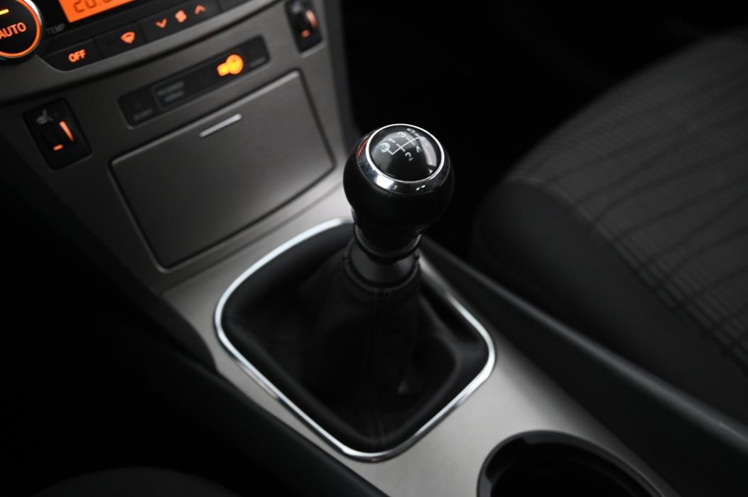 TOYOTA Avensis 2012
