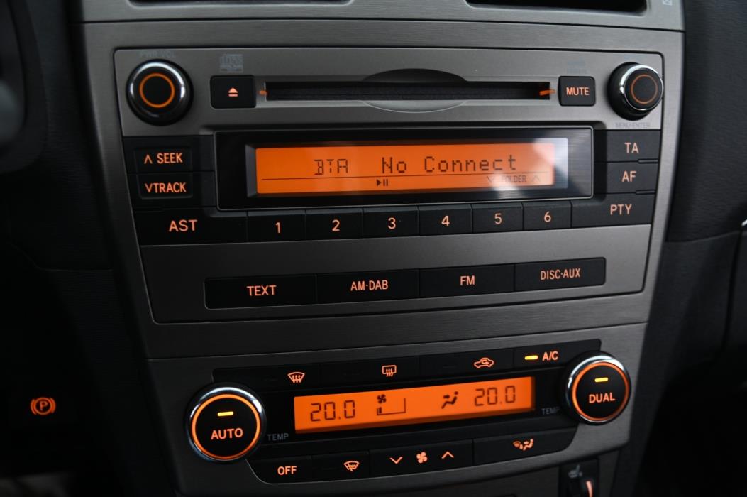 TOYOTA Avensis 2012