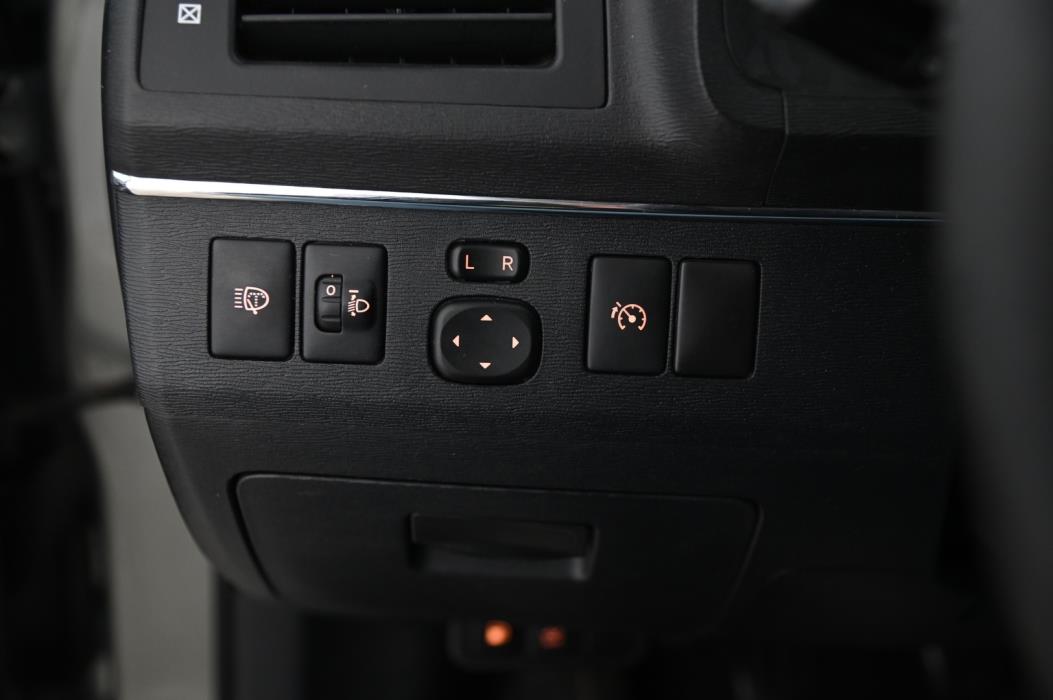 TOYOTA Avensis 2012