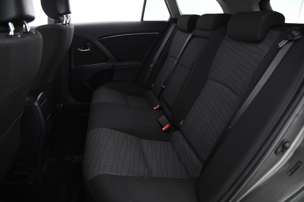 TOYOTA Avensis 2012
