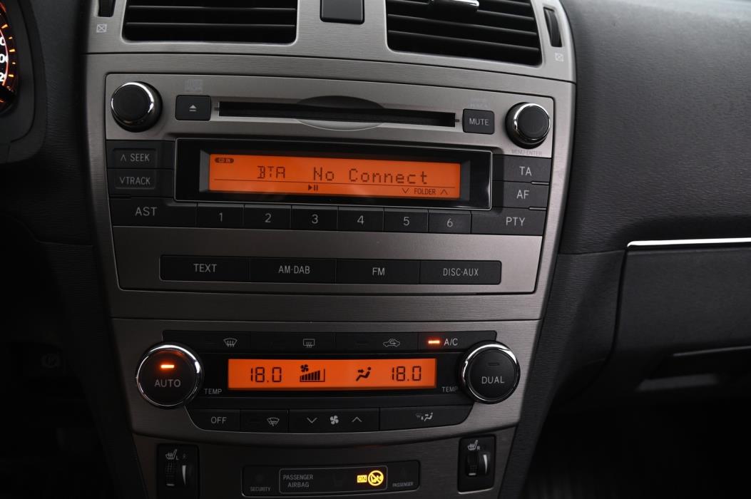 TOYOTA Avensis 2012