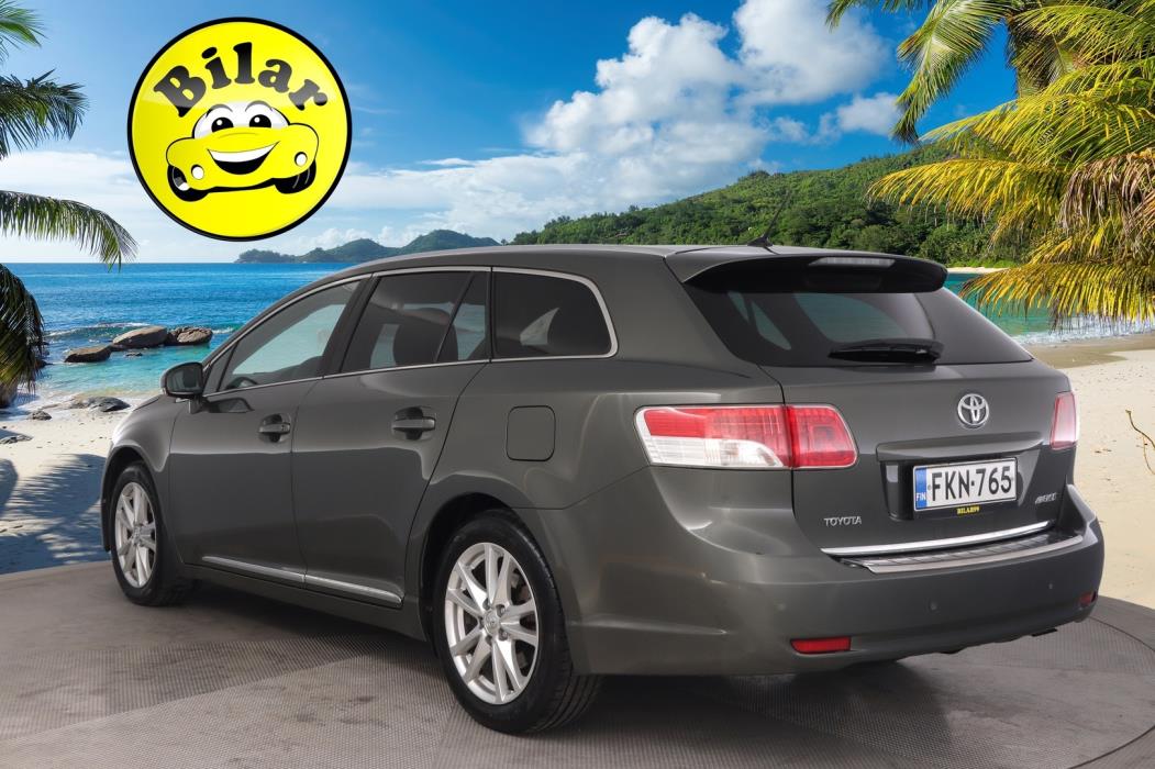 TOYOTA Avensis 2012