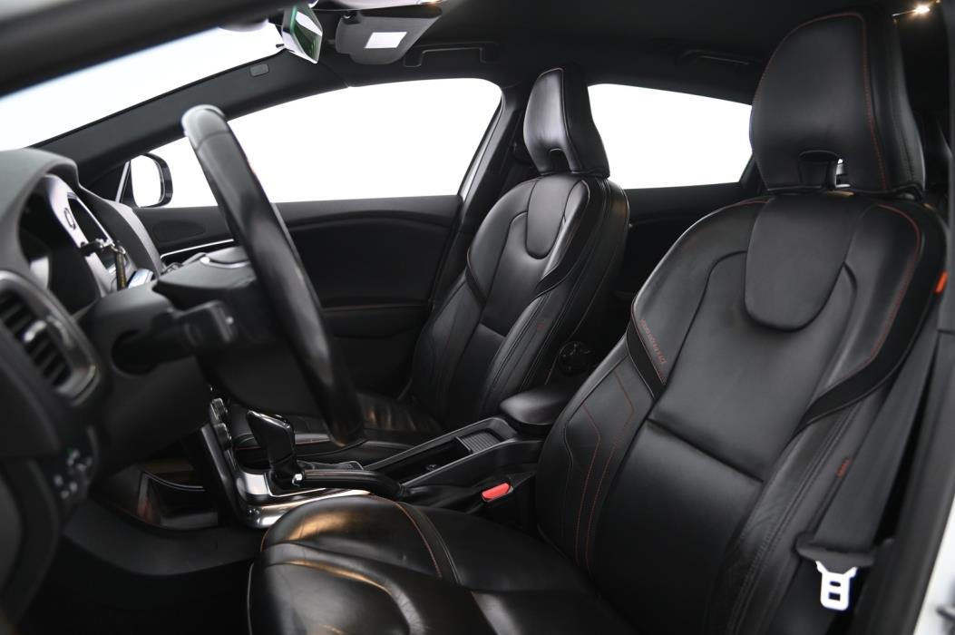 VOLVO V40 2015