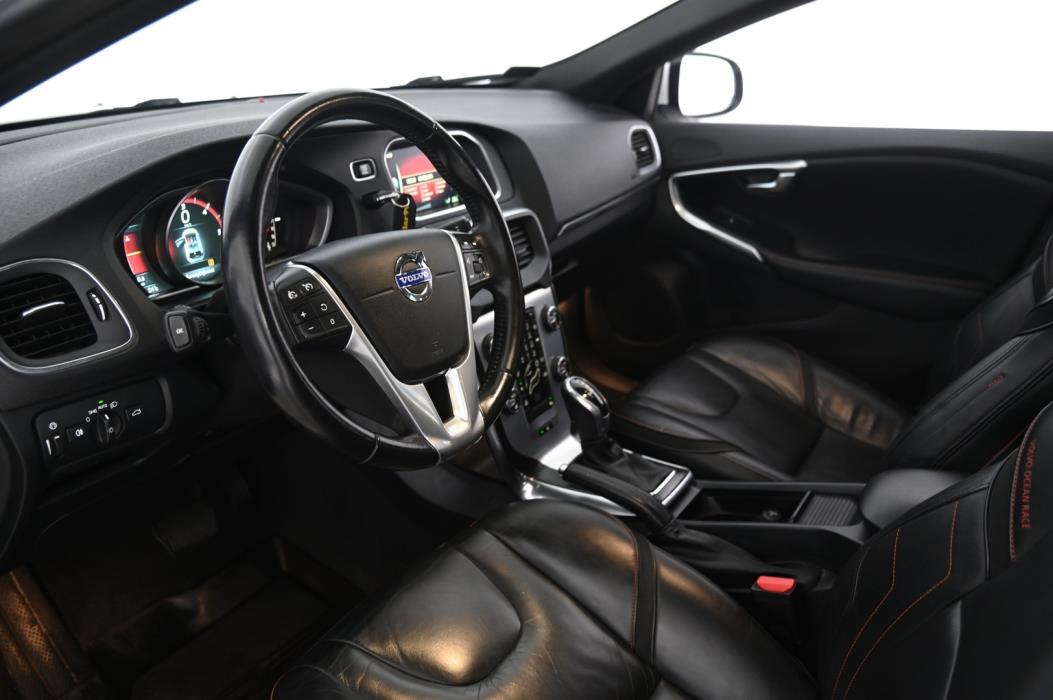 VOLVO V40 2015
