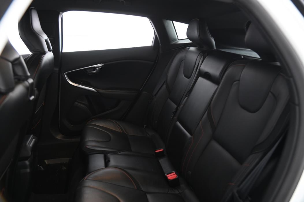 VOLVO V40 2015
