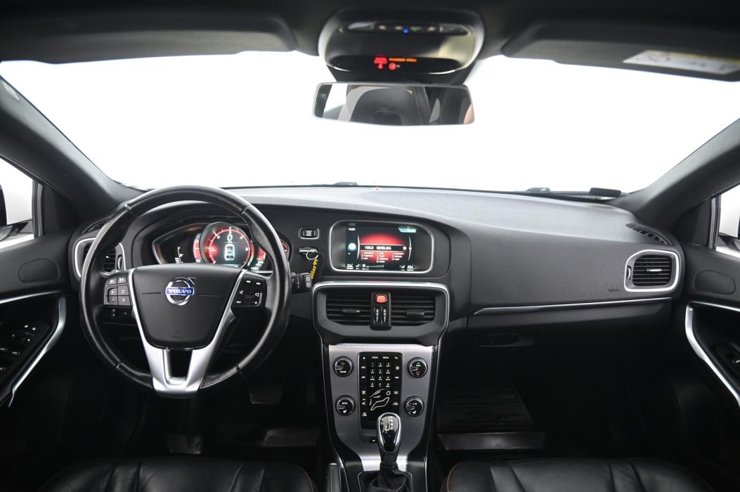 VOLVO V40 2015