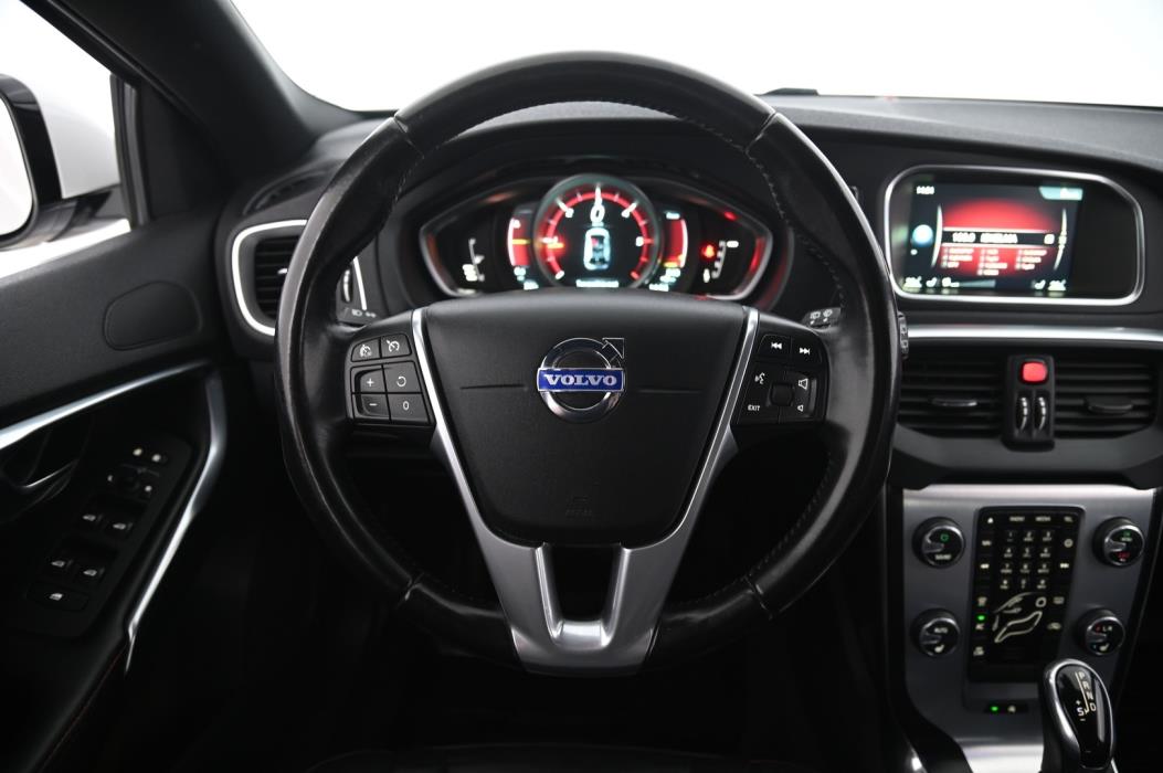VOLVO V40 2015