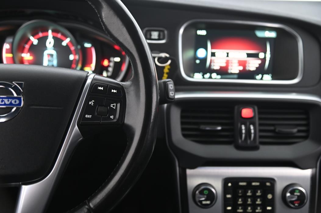 VOLVO V40 2015