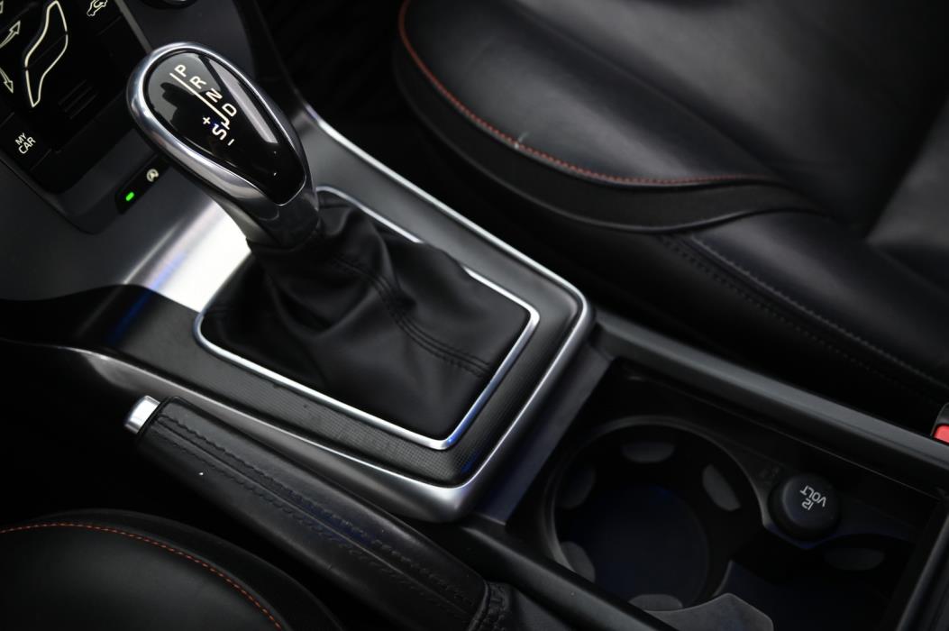 VOLVO V40 2015