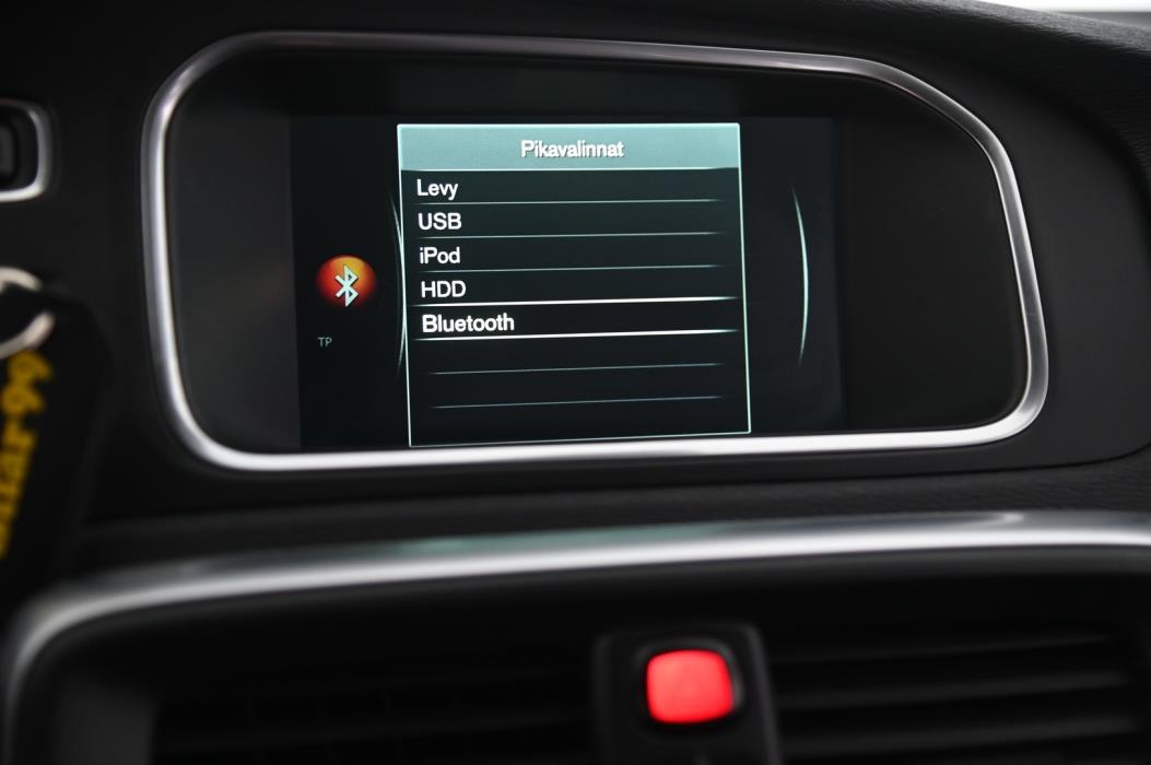 VOLVO V40 2015