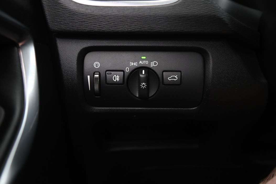 VOLVO V40 2015