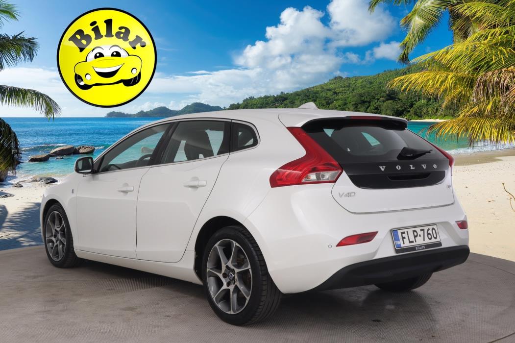 VOLVO V40 2015