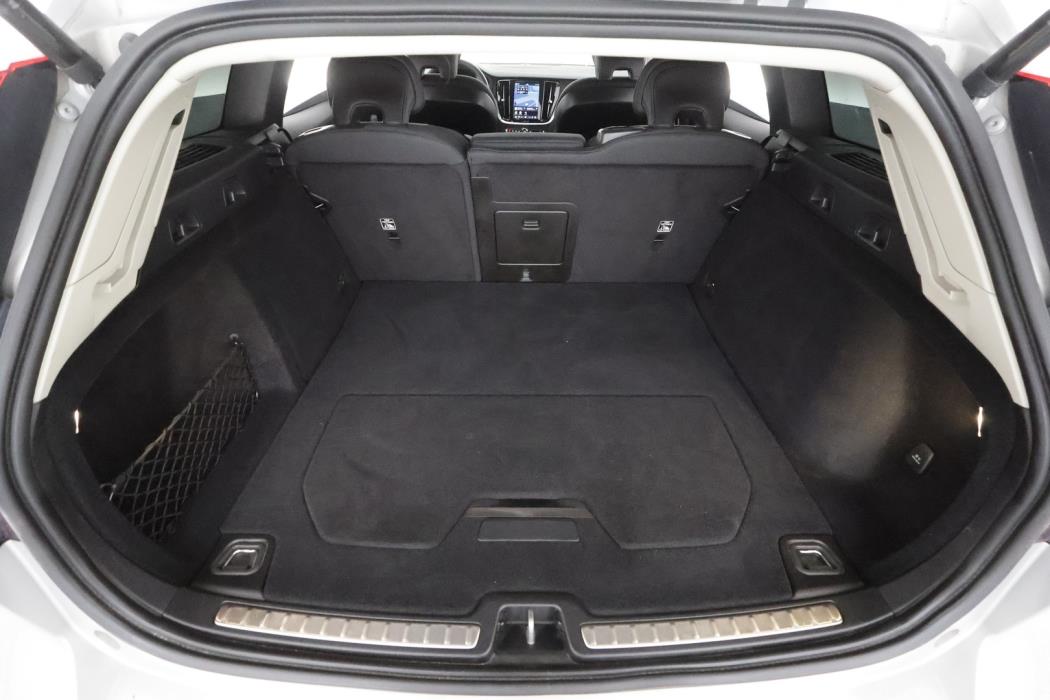 VOLVO V60 2023