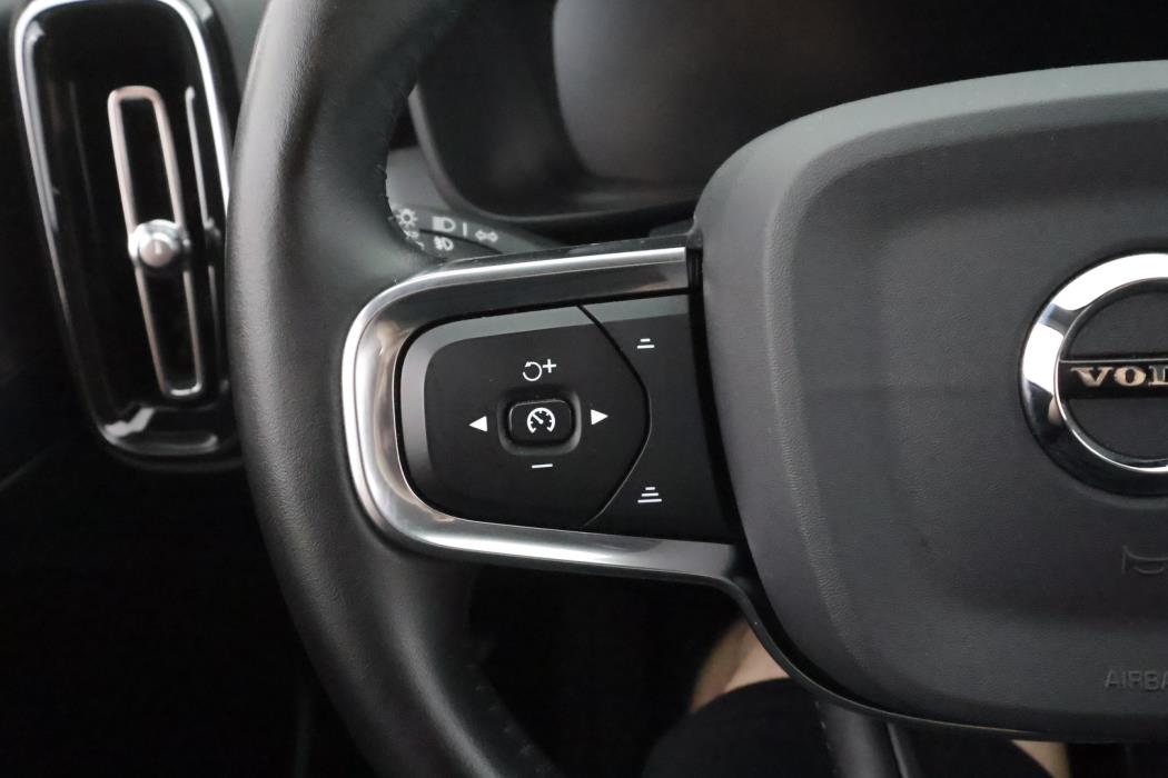 VOLVO XC40 2021