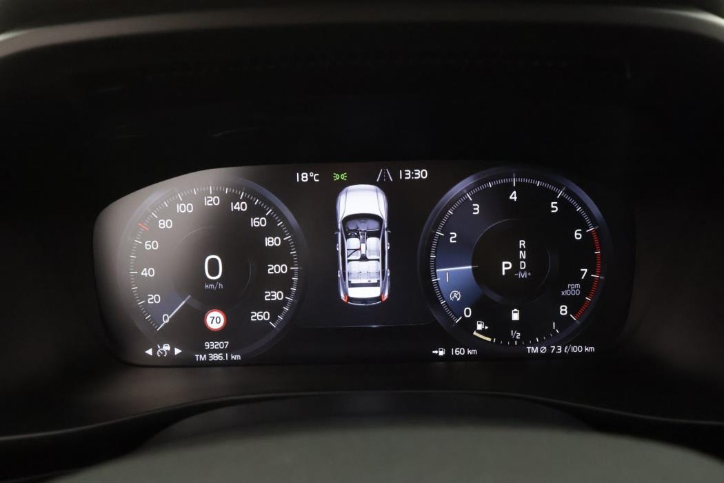 VOLVO XC40 2021