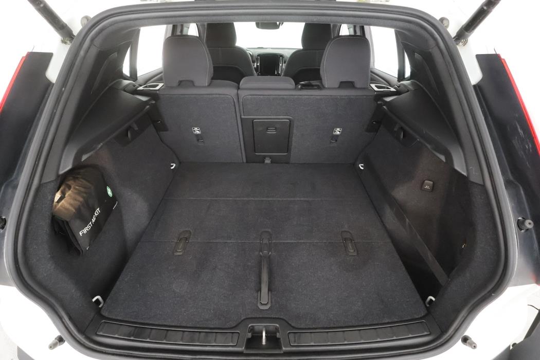 VOLVO XC40 2021