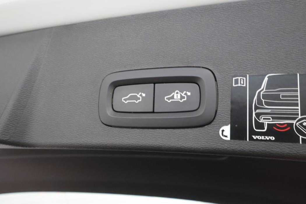 VOLVO XC40 2021