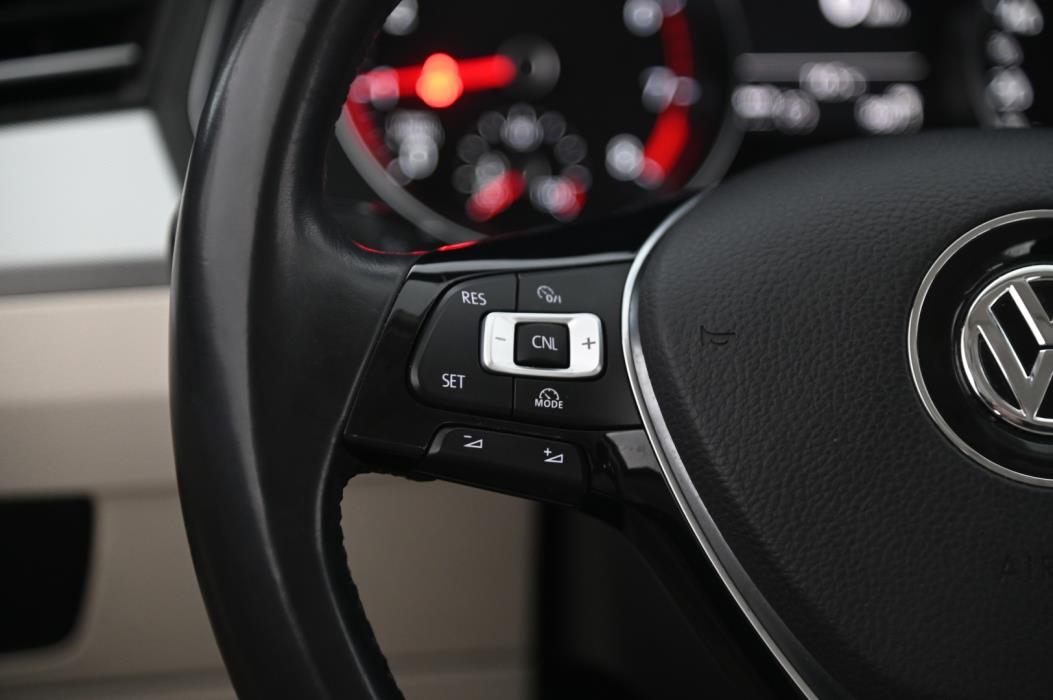 VOLKSWAGEN Passat 2017