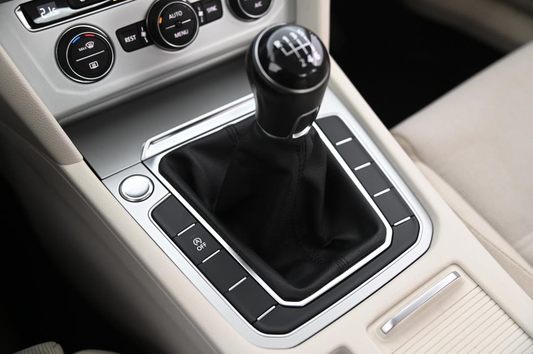 VOLKSWAGEN Passat 2017