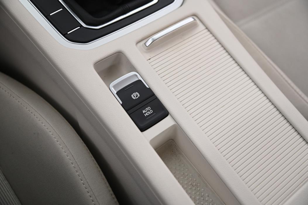 VOLKSWAGEN Passat 2017