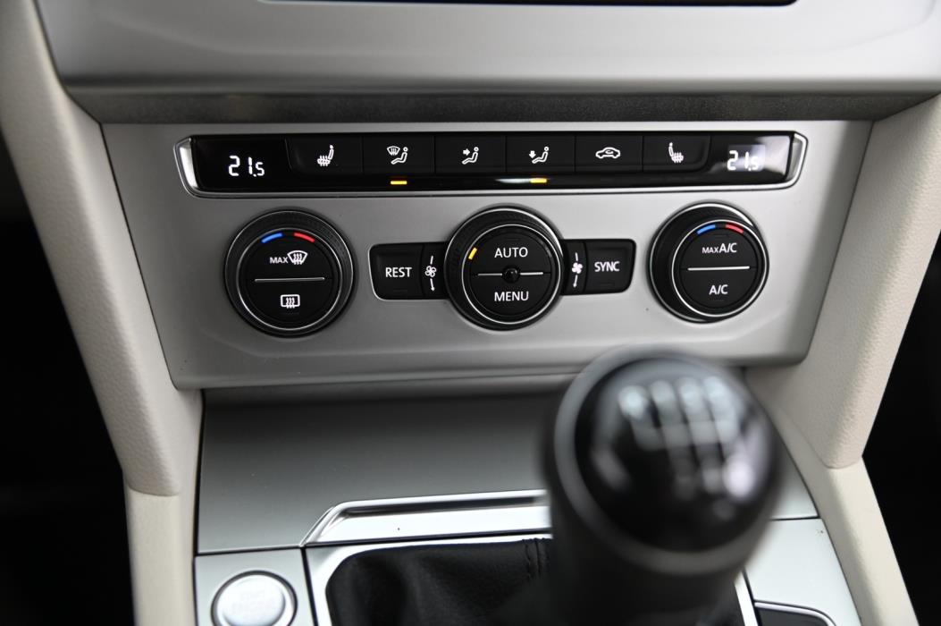 VOLKSWAGEN Passat 2017