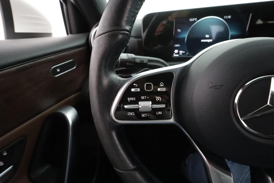 MERCEDES-BENZ A 2020