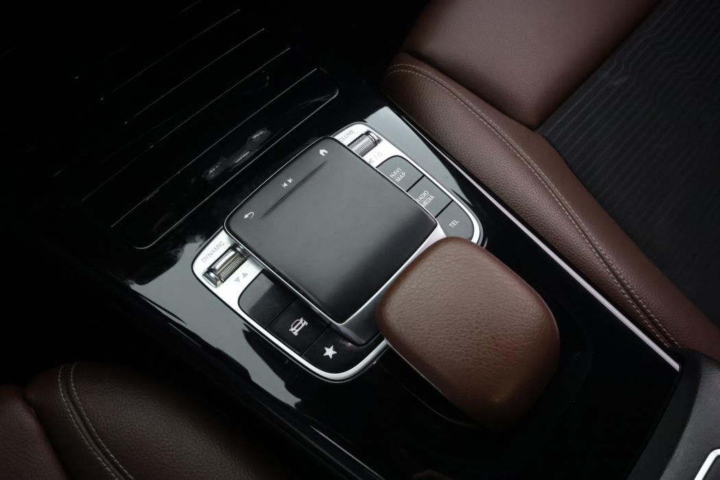 MERCEDES-BENZ A 2020