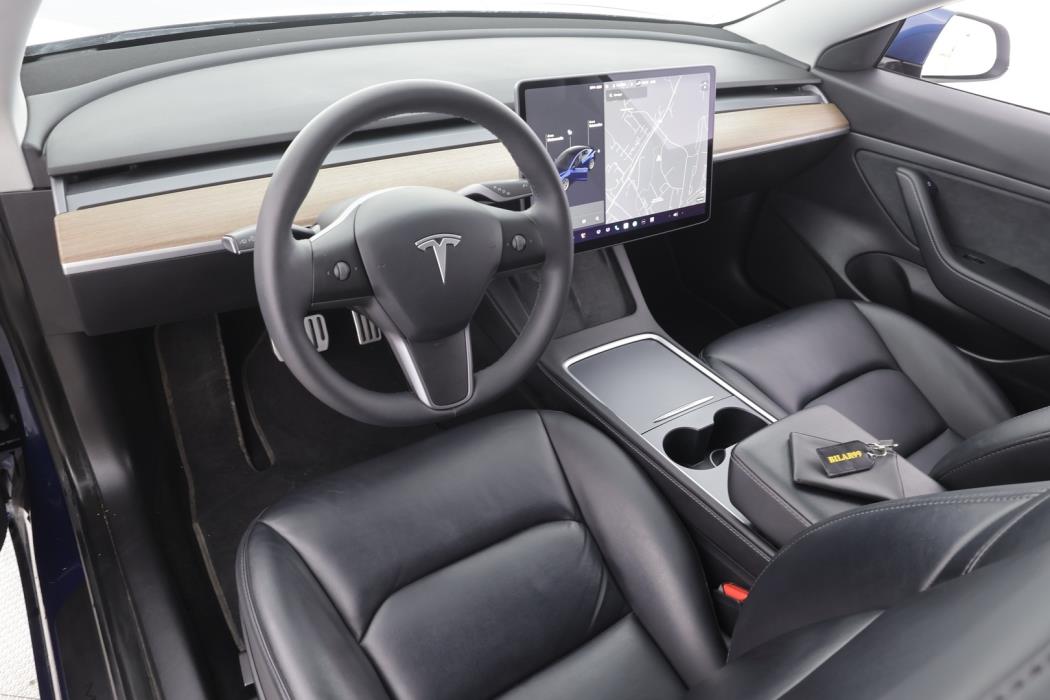 TESLA Model 3 2021