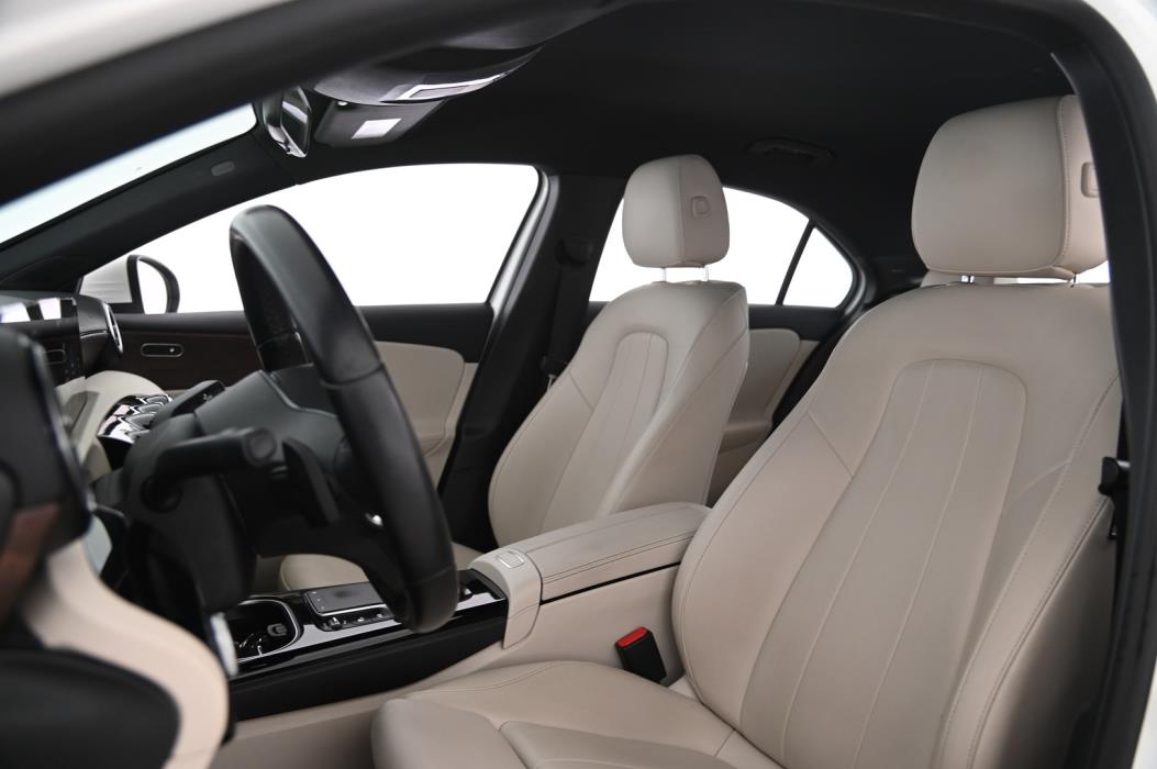 MERCEDES-BENZ A 2022