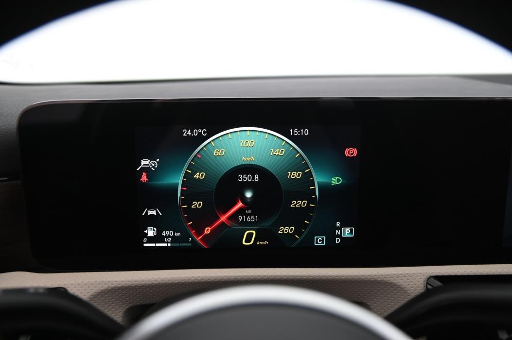 MERCEDES-BENZ A 2022