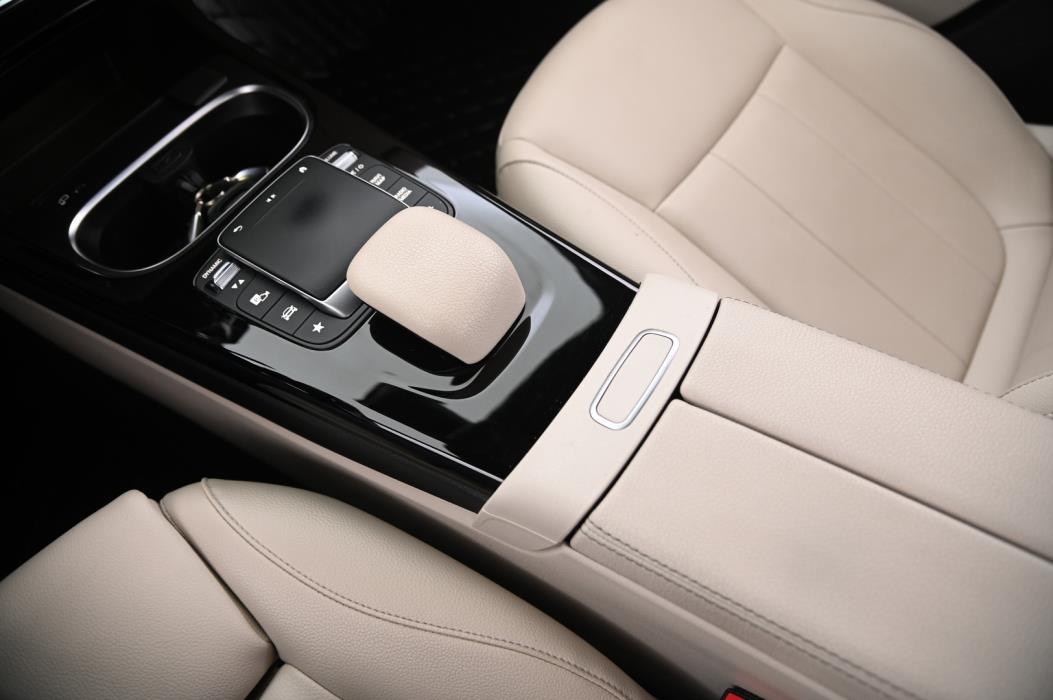 MERCEDES-BENZ A 2022
