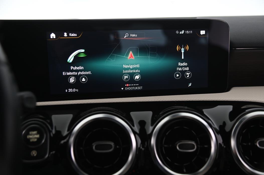 MERCEDES-BENZ A 2022