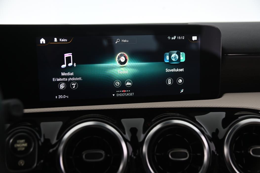 MERCEDES-BENZ A 2022
