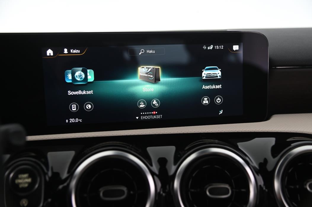 MERCEDES-BENZ A 2022