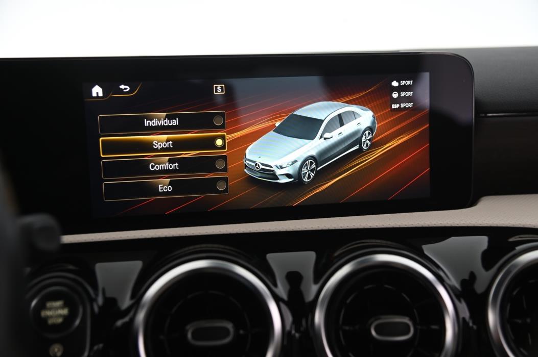 MERCEDES-BENZ A 2022