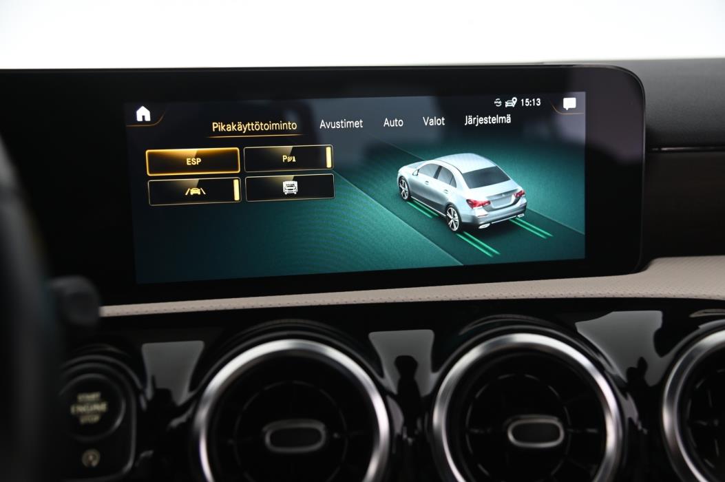 MERCEDES-BENZ A 2022