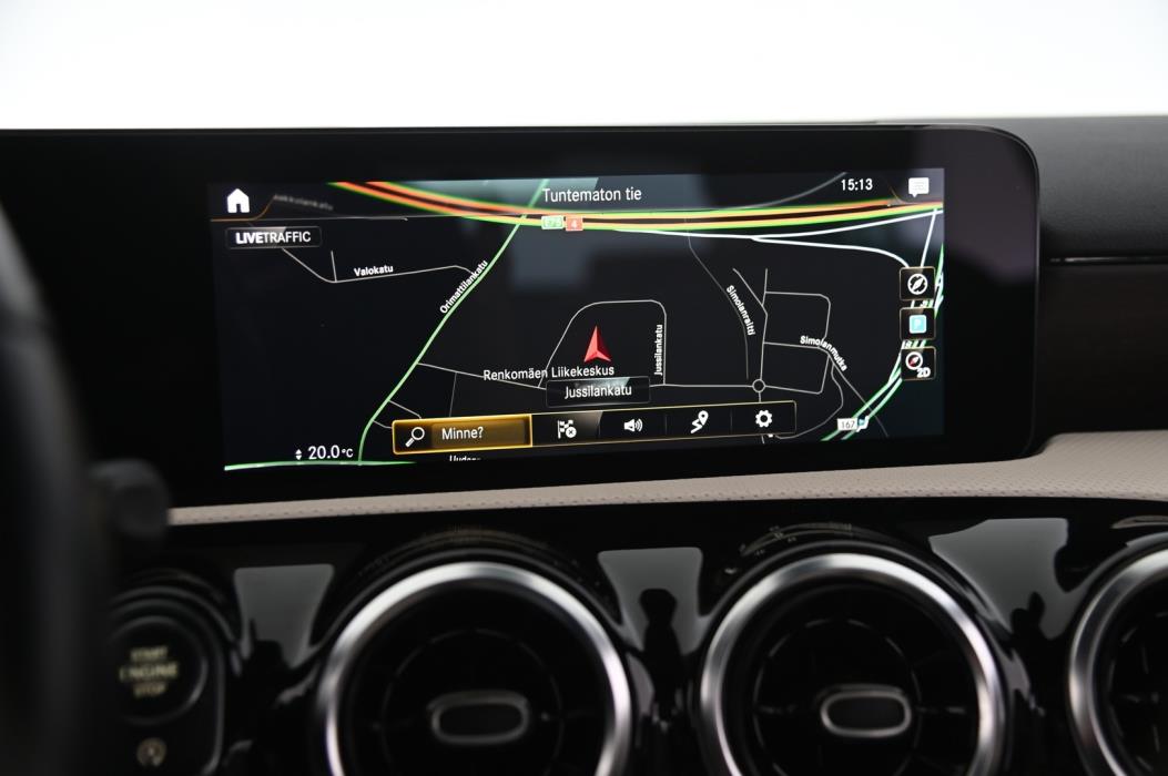 MERCEDES-BENZ A 2022