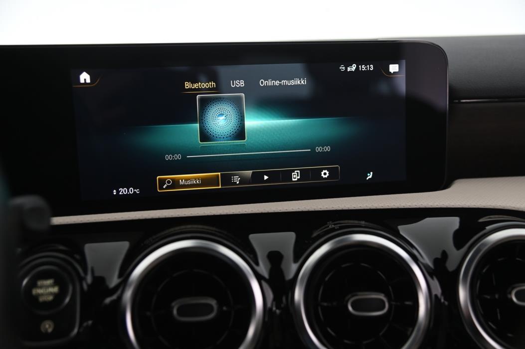 MERCEDES-BENZ A 2022