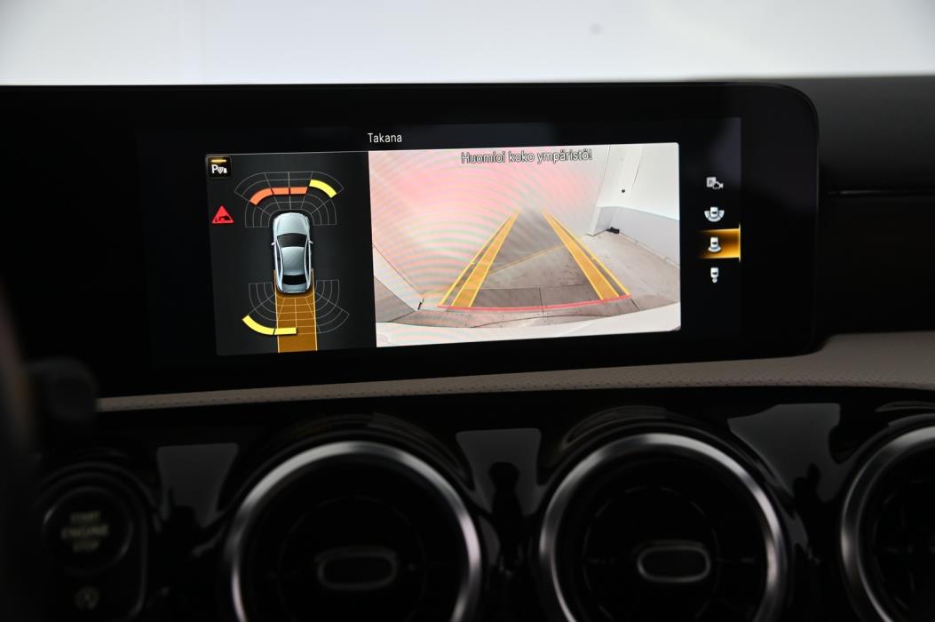 MERCEDES-BENZ A 2022