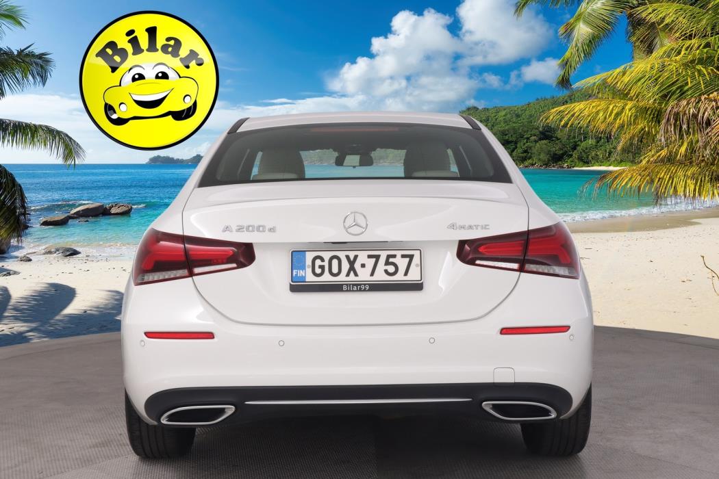 MERCEDES-BENZ A 2022