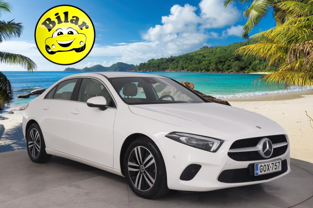 MERCEDES-BENZ A 2022