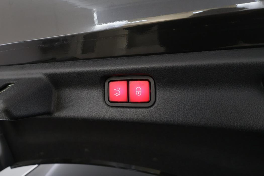 MERCEDES-BENZ EQE 2023