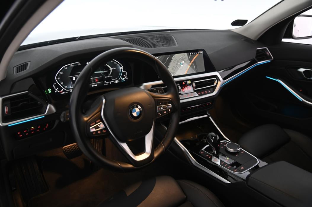 BMW 330 2021