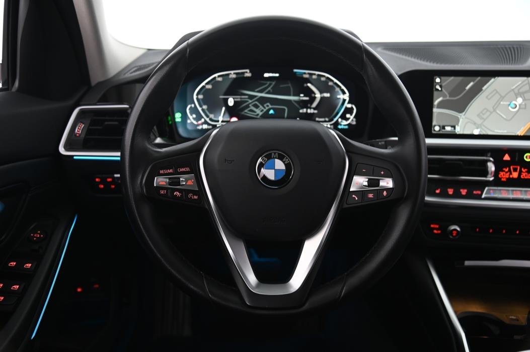 BMW 330 2021