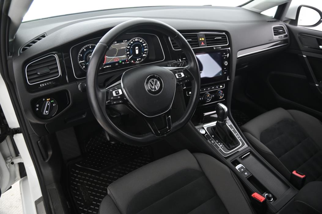 VOLKSWAGEN Golf 2018