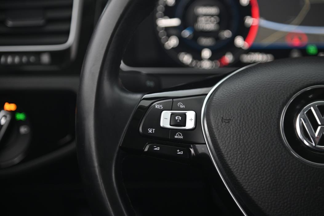 VOLKSWAGEN Golf 2018