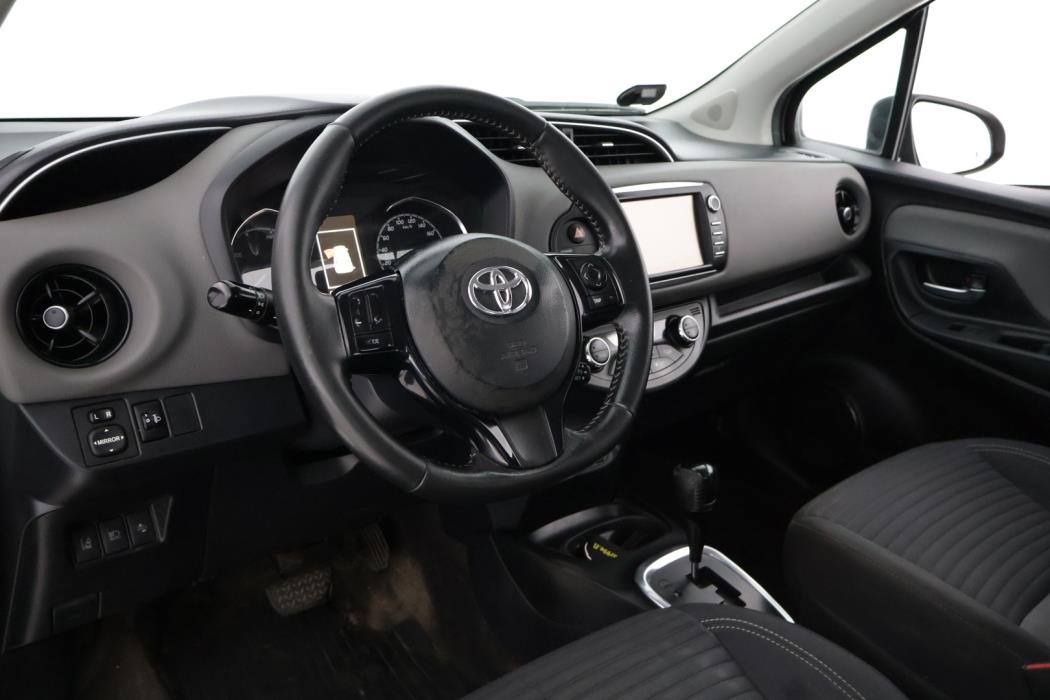 TOYOTA Yaris 2018