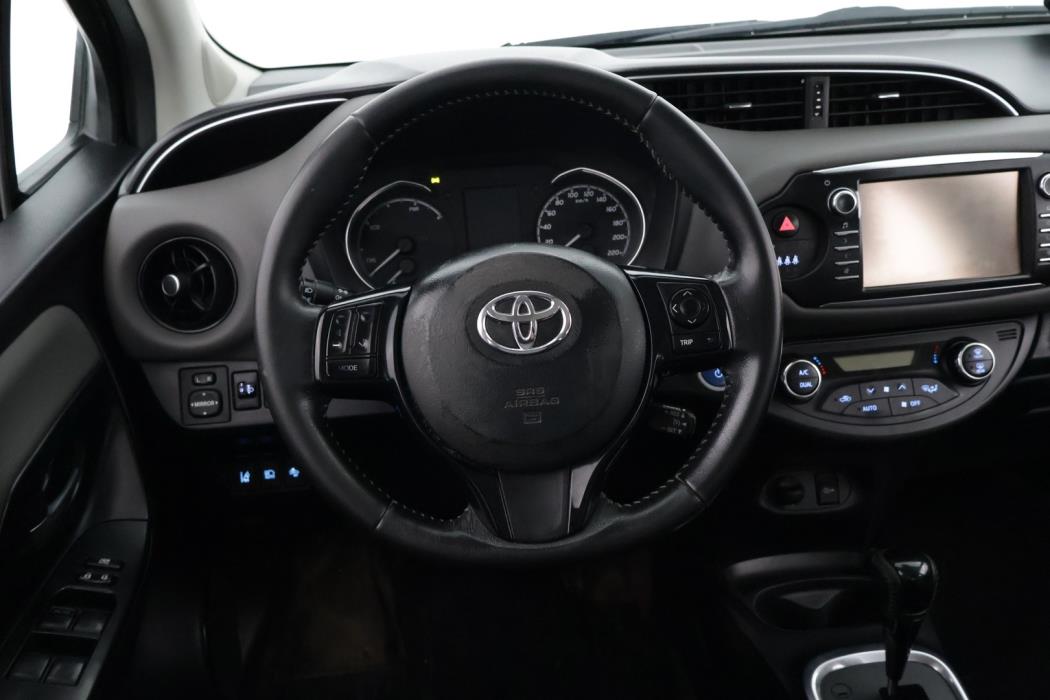 TOYOTA Yaris 2018