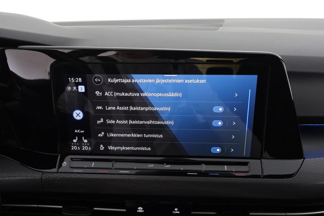 VOLKSWAGEN Golf 2023