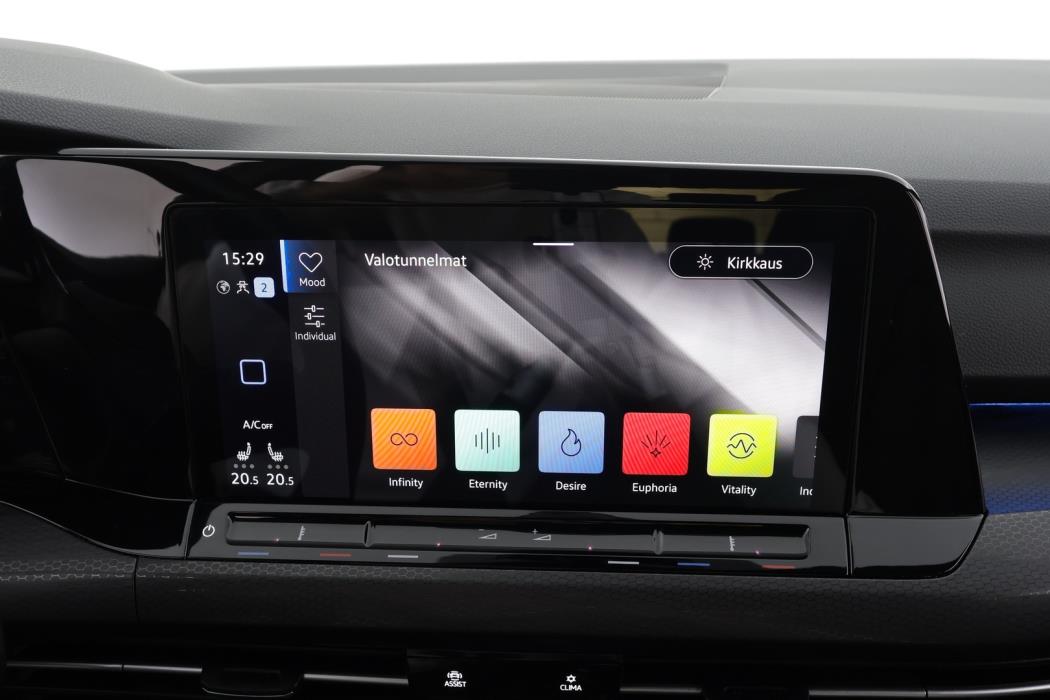 VOLKSWAGEN Golf 2023